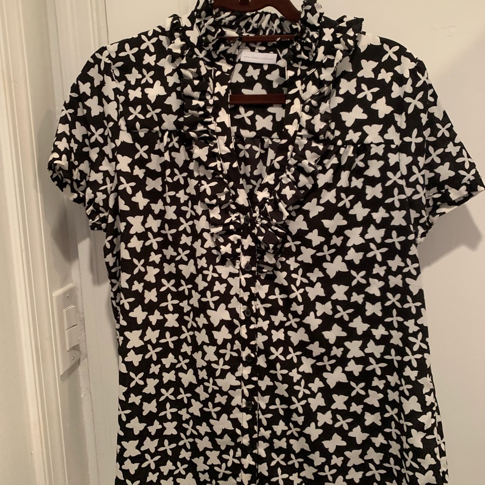 Black and whit short sleeve butterfly blouse